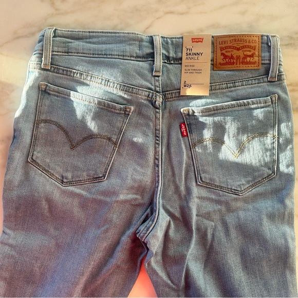 711 Levi’s skinny ankle jeans - Picture 5 of 8